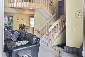 Smart TV, chimenea y reproductor de DVD 