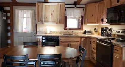 Log Cabin in Wooded Area Near Raystown Lake Boat Access