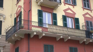 Apartamento, 2 quartos, para fumantes, sacada | Fachada