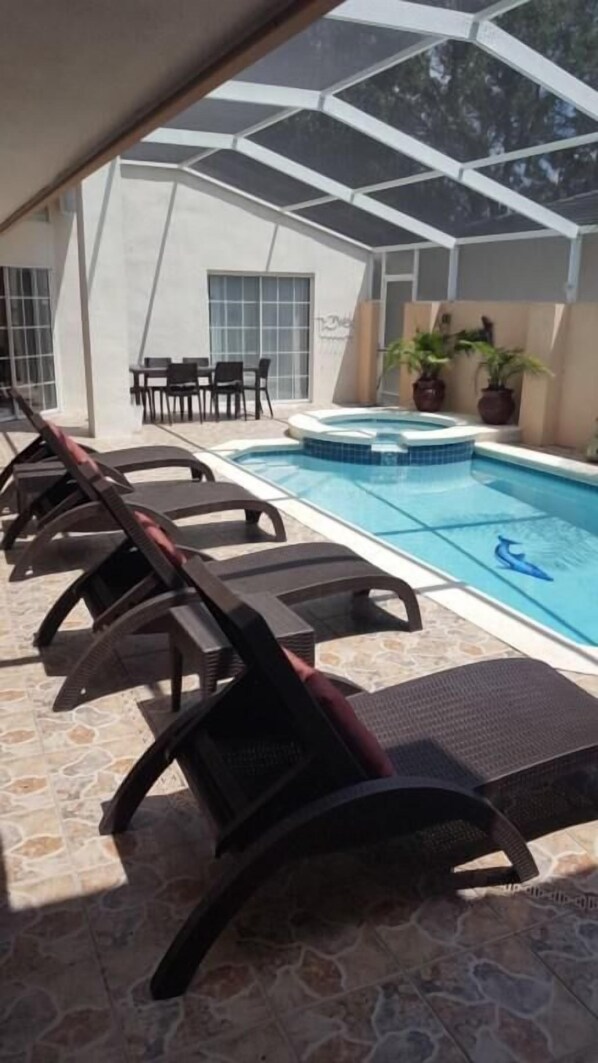 Talo, 3 makuuhuonetta | Uima-allas | Lämmitetty uima-allas