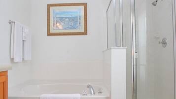 House, 5 Bedrooms | Bathroom