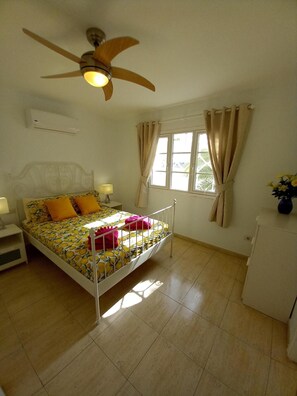 3 slaapkamers, een kluis op de kamer, een strijkplank/strijkijzer