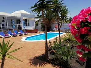 Piscina all'aperto, una piscina riscaldata