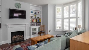 Living room - Newly Refurbished 2 Bedroom Flat in Fulham (London)