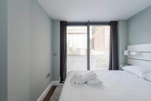 2 chambres, bureau, fer et planche à repasser, accès au Wi-Fi (inclus)