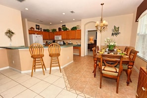 Villa, 6 Bedrooms | Private kitchen