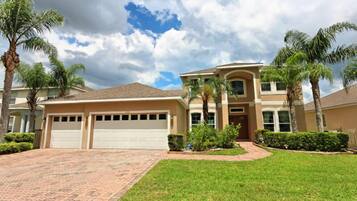 Villa, 6 Bedrooms | Exterior