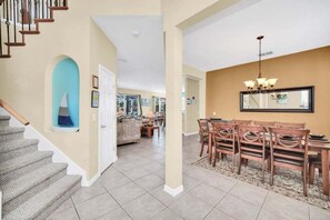 Villa, 5 Bedrooms | Interior