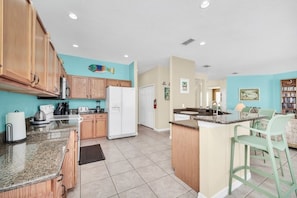 Enjoy a compact kitchen and dining area with a functional layout, perfect for small households or individuals.