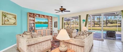 Villa, 5 Bedrooms | Living area