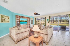 Villa, 5 Bedrooms | Living area