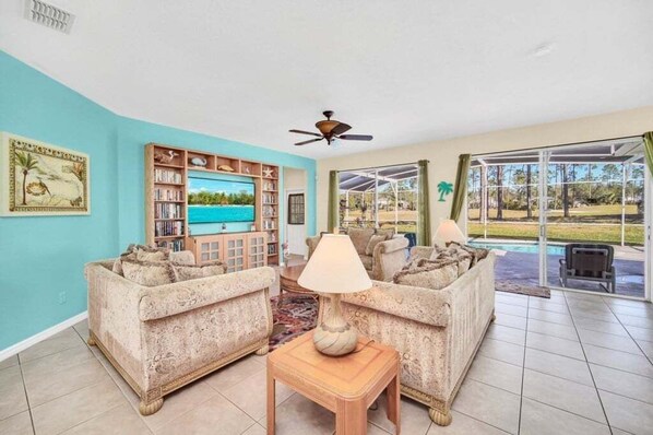 Villa, 5 Bedrooms | Living area