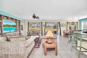 Villa, 5 Bedrooms | Living area