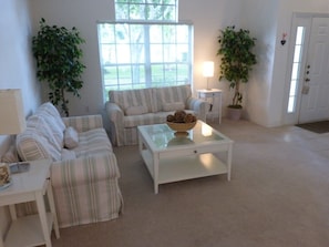 House, 4 Bedrooms | Living room