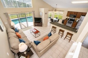 House, 4 Bedrooms | Living area