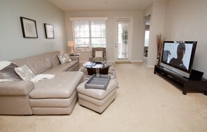 Condo, 3 Bedrooms | Living area
