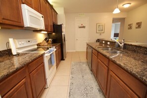 Condo, 3 Bedrooms | Private kitchen