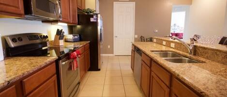 Condo, 3 Bedrooms | Private kitchen