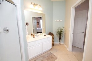Condo, 3 Bedrooms | Bathroom