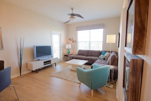 Condo, 3 Bedrooms | Living area