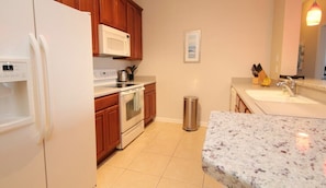 Condo, 3 Bedrooms | Private kitchen
