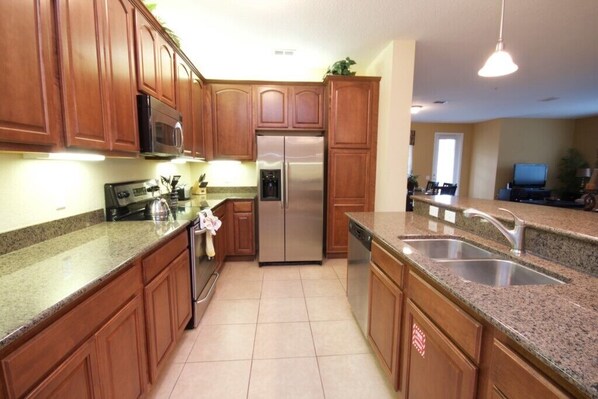 House, 3 Bedrooms | Private kitchen