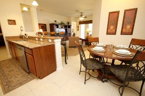 House, 3 Bedrooms | Private kitchen