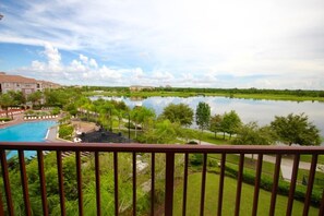 House, 3 Bedrooms | Balcony