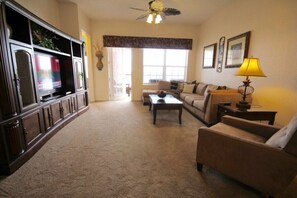 House, 3 Bedrooms | Living room