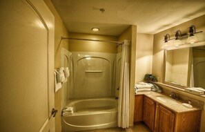 Apartamento, 1 habitación | Baño | Toallas