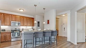 Condo, 2 Bedrooms | Private kitchen | Fridge, oven, coffee/tea maker, toaster