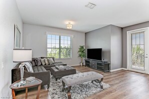 Condo, 2 Bedrooms | Living room