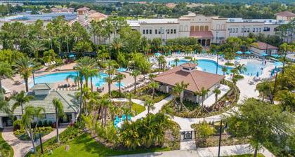 La Vista Lakeview Deluxe 3 Bedroom Condo by RedAwning