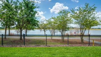 Condo, 3 Bedrooms | Sports court