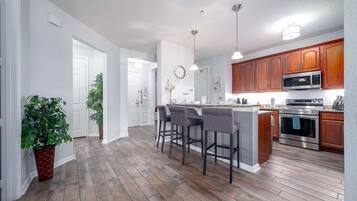 Condo, 3 Bedrooms | Private kitchen | Fridge, oven, coffee/tea maker, toaster