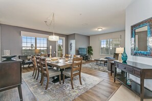 Condo, 3 chambres | Restauration