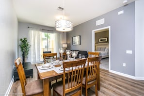 Private kitchen - La Casita Ventura 2 Bedroom Condo by Redawning (Orlando)