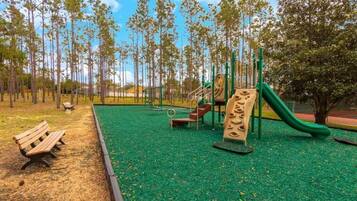 House, 4 Bedrooms | Children's area