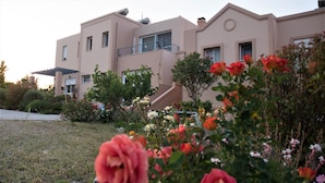 Front of property - Casa Verde - Relaxing in Nature (Kos)