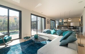 Living area - Vivenda Espaçosa com Piscina Aquecida Mt-discreta (Pechão)