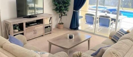 Hus - 4 sovrum | Vardagsrum | Tv