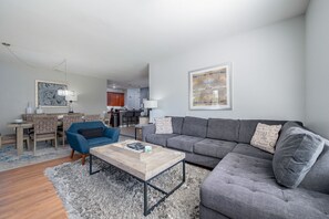 Condo, 2 Bedrooms | Living area