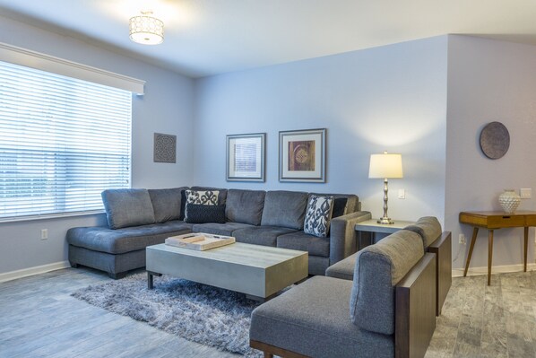 Condo, 3 Bedrooms | Living room
