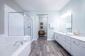 Condo, 3 Bedrooms | Bathroom | Hair dryer, towels