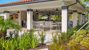 Condo, 3 Bedrooms | Bar (on property)