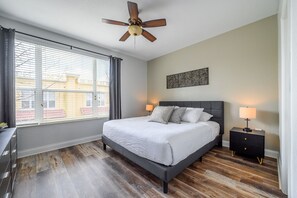 Condo, 3 habitaciones | 3 habitaciones, tabla de planchar con plancha, cunas y cuna de viaje 