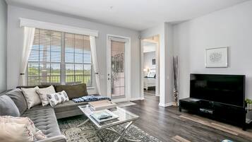 Condo, 3 Bedrooms | Living area