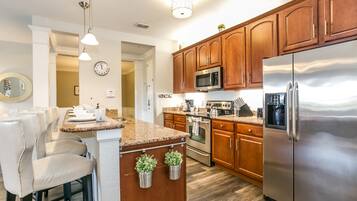 Condo, 3 Bedrooms | Private kitchen | Fridge, oven, coffee/tea maker, toaster