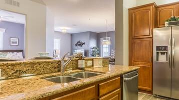 Condo, 3 Bedrooms | Private kitchen | Fridge, oven, coffee/tea maker, toaster