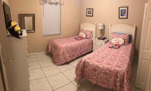 4 bedrooms, iron/ironing board, bed sheets